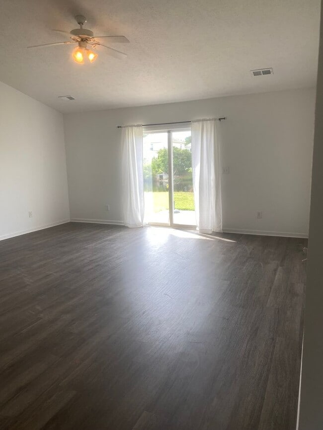 Photo - Walkers Woods - 3 Bed / 2 Bath Single Fami...