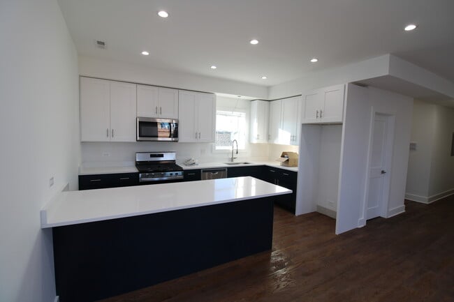 Photo - 1440 N Milwaukee Ave Unit 4