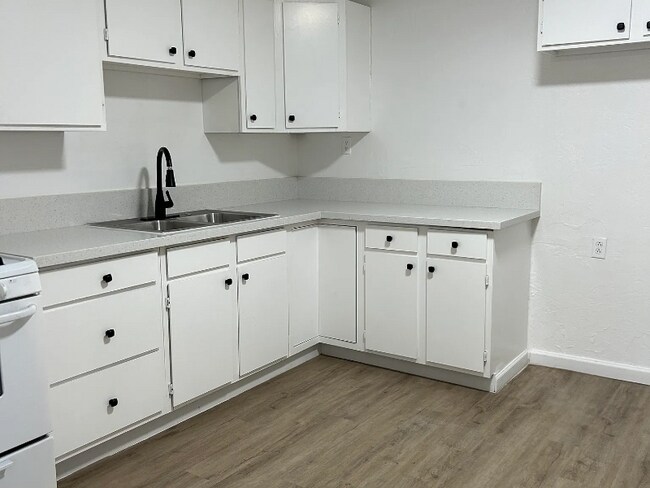 Photo - 646 N Desert Ave Unit 1