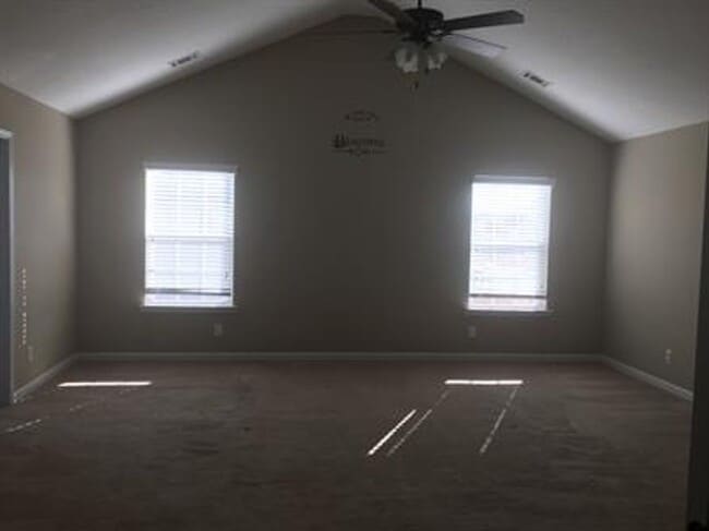 Photo - 607 Red Oak Ln