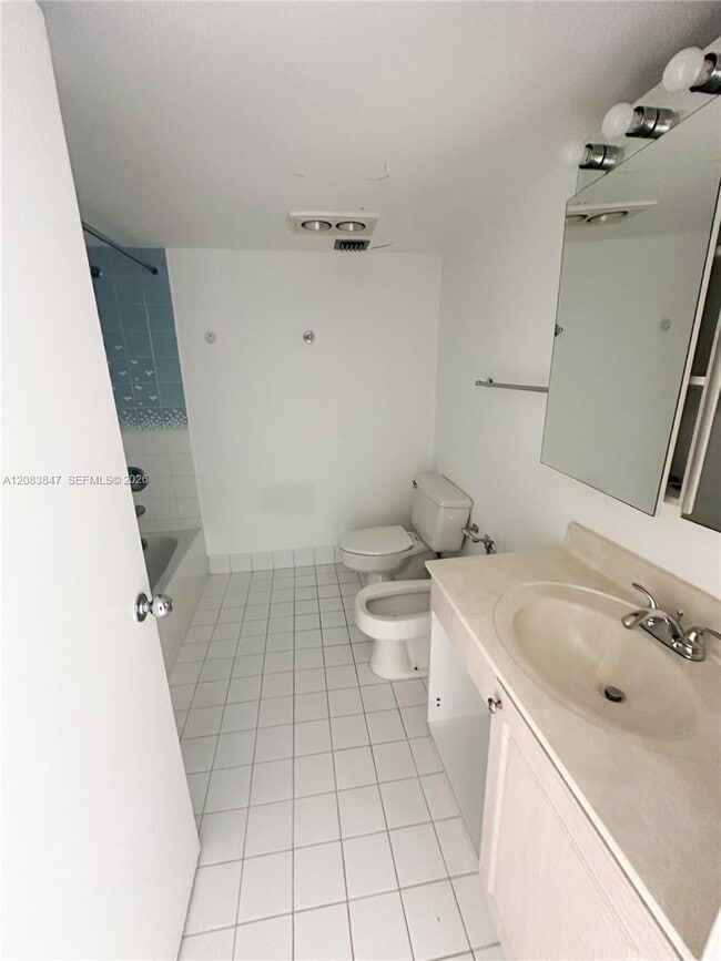 6061 Collins Ave Unit 23B