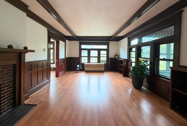 62 Firglade Ave Unit 2