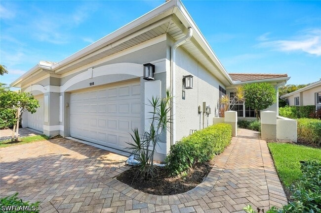 Photo - 1818 Leamington Ln