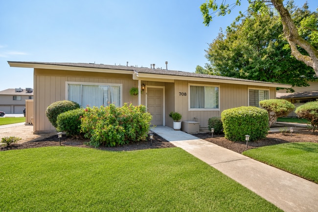Building Photo - 708 Sherwood Way Unit C