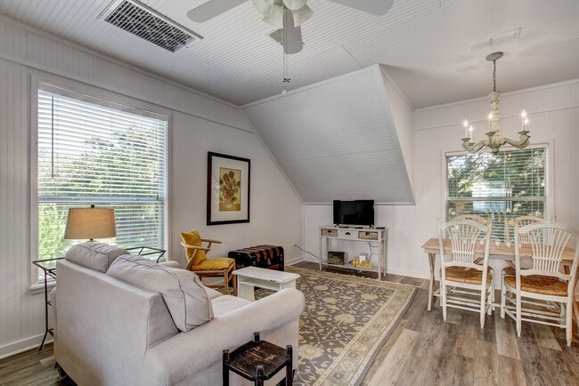 Building Photo - 313 New St Unit ID1247040P Rental