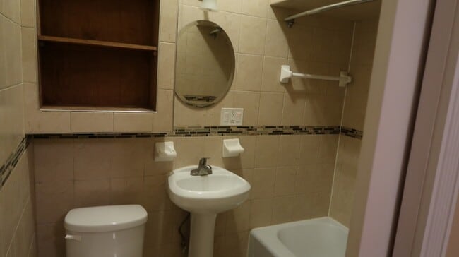 Photo - 1361 N Ashland Ave Unit 2F