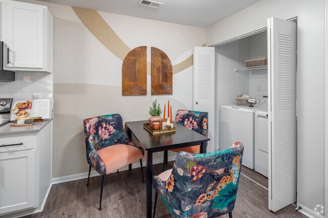3BR, 3BA - C2 - 1,126SF - Dining