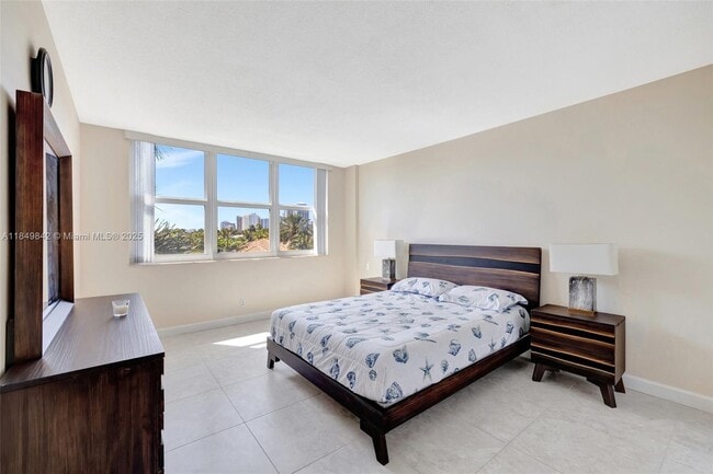 Photo - 3181 S Ocean Dr Unidad 405