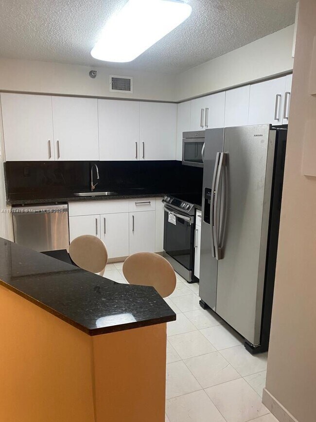 Photo - 3400 NE 192 St Unidad 1010