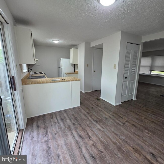 Photo - 1758 Springfield Ln
