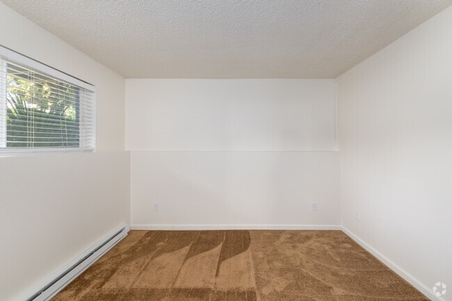 1BR, 1BA - 384SF - Creston Villa