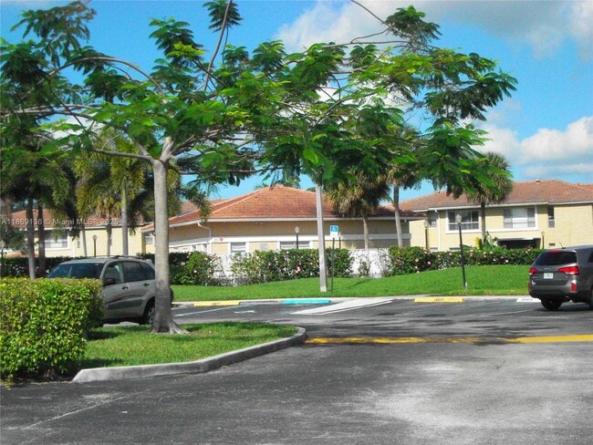 Building Photo - 10080 Twin Lakes Dr Unit 10080 Rental