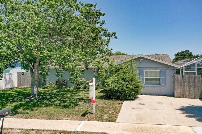 Building Photo - 4 Bedroom POOL Home in Largo