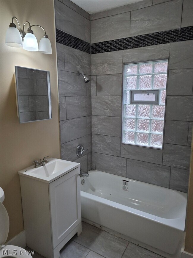 Photo - 3399 E 140th St Unidad 3