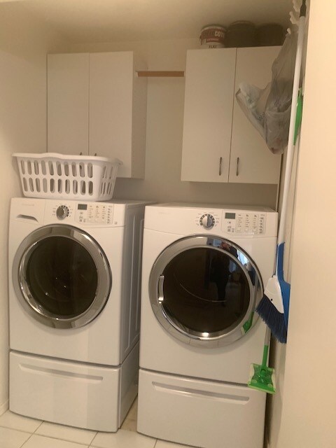 Lavadora secadora - 6501 S Sawgrass Dr