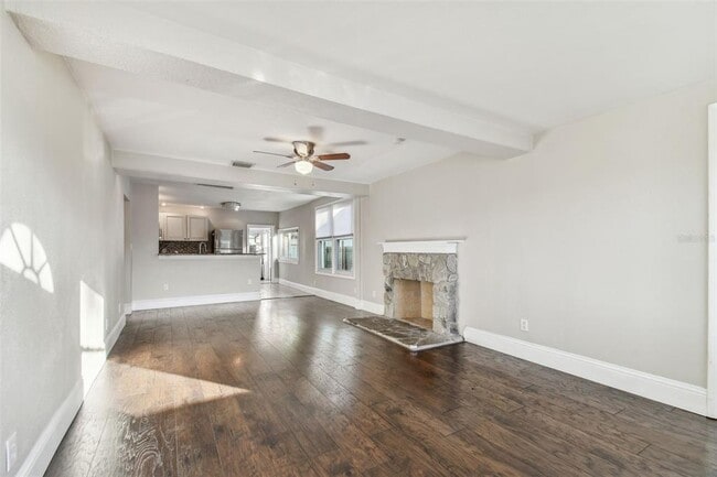 Photo - 937 26th St N