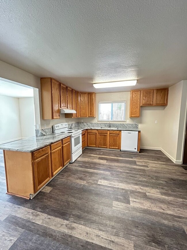 Photo - 3 Bed, 2.5 Bathroom Apartment Unit 1041-4