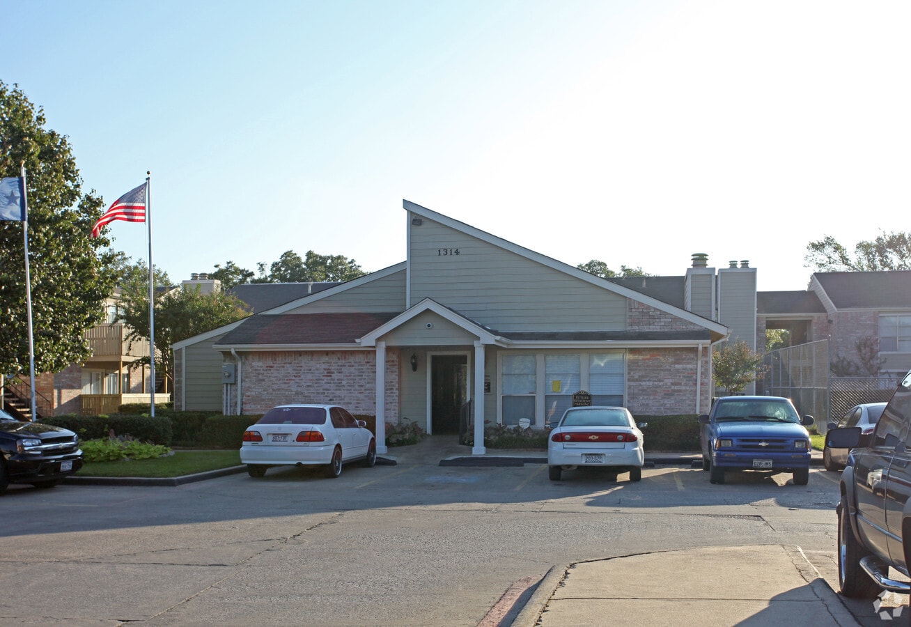 West Wind Apartments - West Wind Apartments
