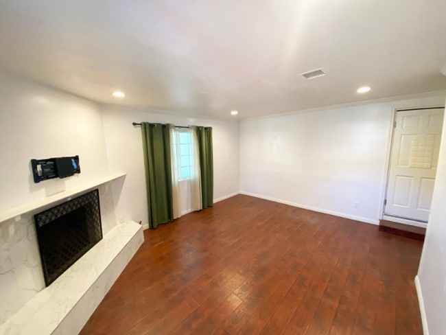 Photo - 14148 Community St