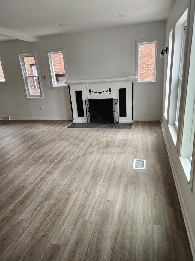 Photo - 15731 Lauder St