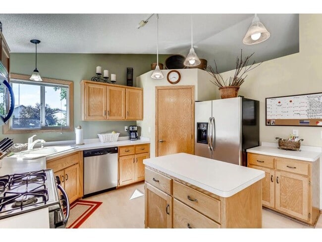 Photo - 608 Holly Cir SW