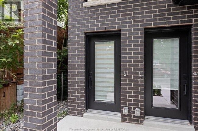 Photo - 2224 Fraser Ave