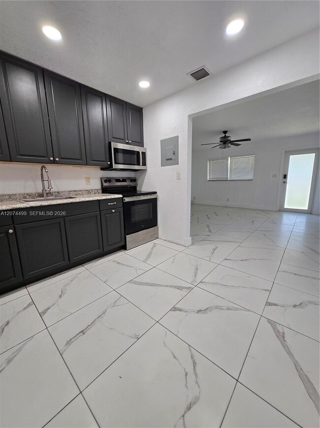 Photo - 154 NW 14th Way Unit B