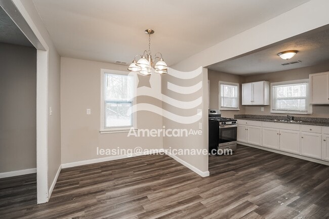 Photo - 991 Bryce Ave