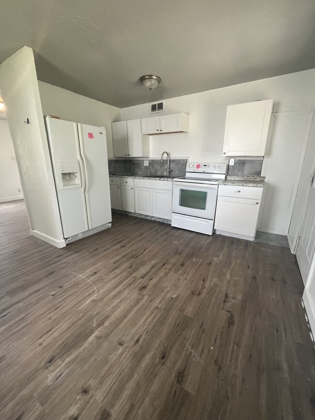 Photo - 715 St Barbara Ln