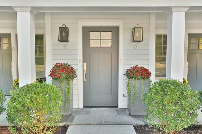 Building Photo - 470 Main St Unit 7