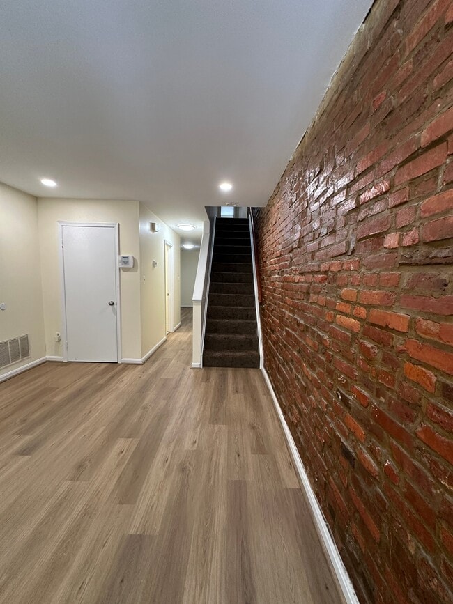 Photo - 115 N Curley St