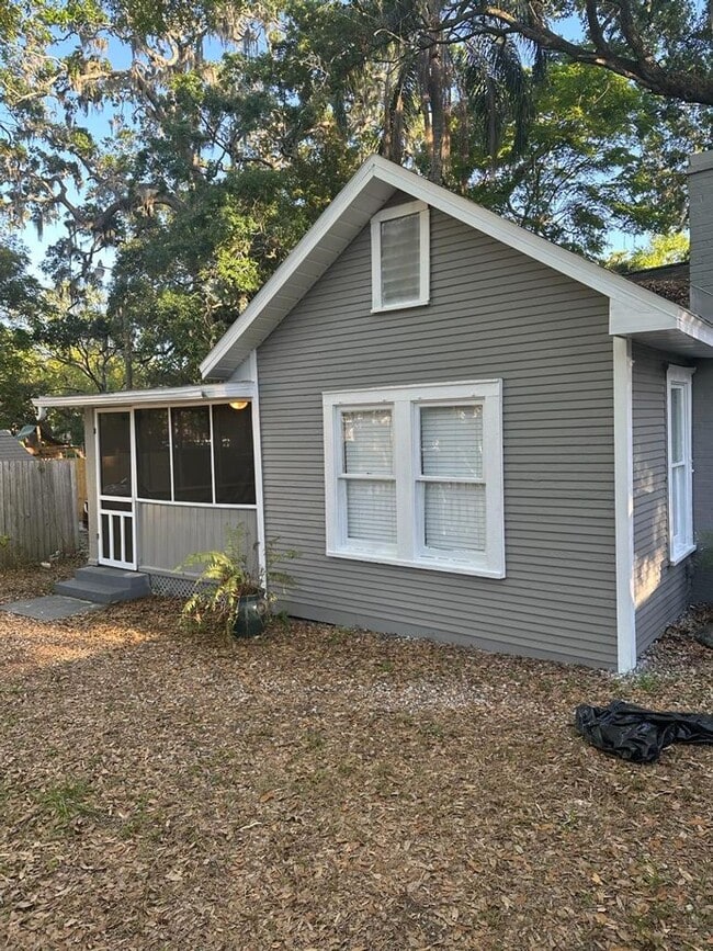 Building Photo - Beautiful 1 bedroom 1 bath bedroom bungalo... Rental