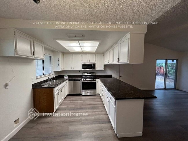 Photo - 460 Pelican Pl