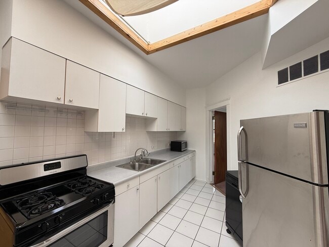 Photo - 1524 W Jarvis Ave Unit 2B