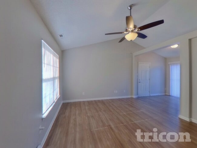 Photo - 4438 Fawnbrook Ave SW