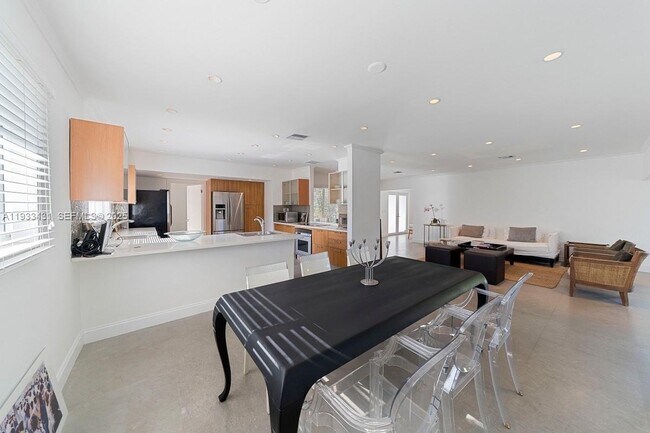 Photo - 1230 96th St