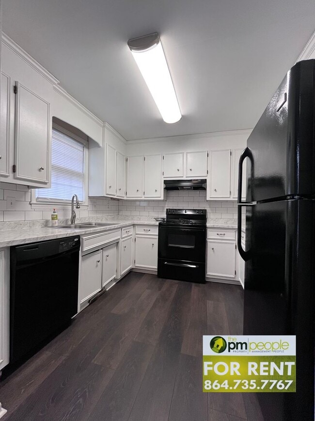 Photo - Excellent Location! 4/2.5 Townhome Available!