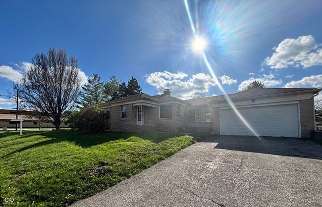 Building Photo - 402 W 52nd St