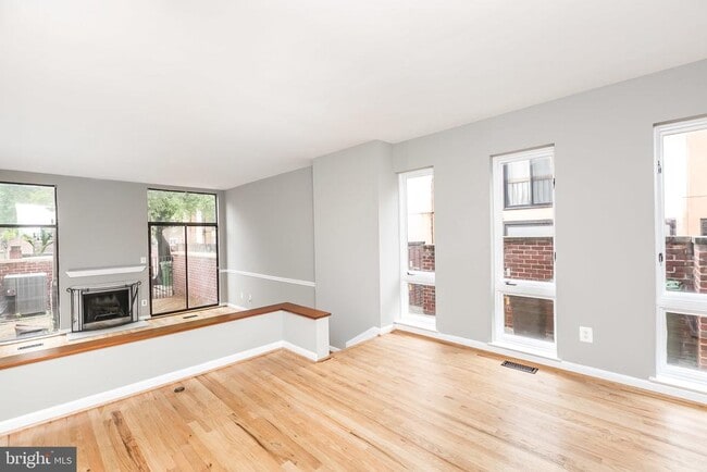 Photo - 17 W Hill St