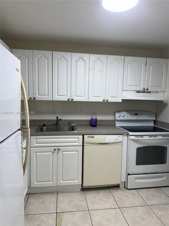Photo - 7825 Fairview Dr Unidad 204