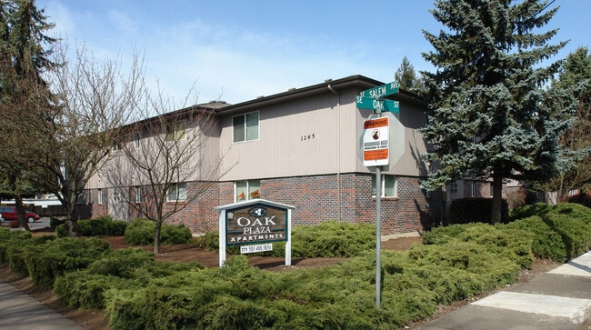 0127-01 Oak Plaza