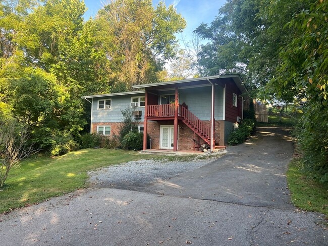 Building Photo - 8 Vine Ln Unit 2 Rental