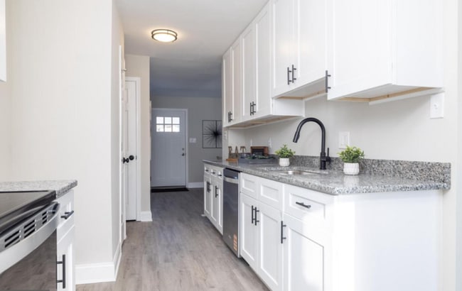 Photo - 209 W Edgewater Way