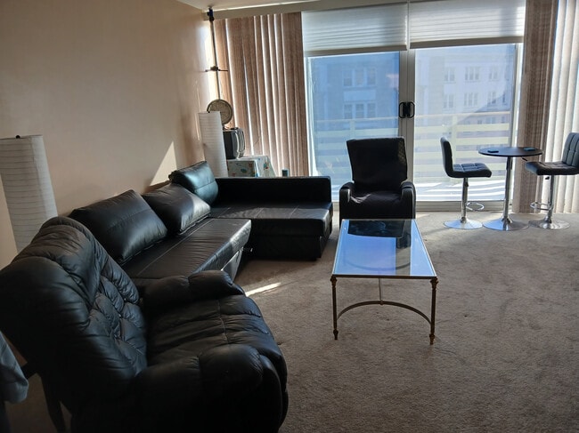 Habitación multiusos con sofá cama - 5601 N Sheridan Rd Unidad Top floor lake view