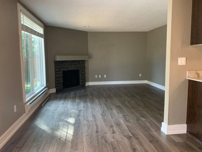 Building Photo - 2 bedroom duplex Unit D