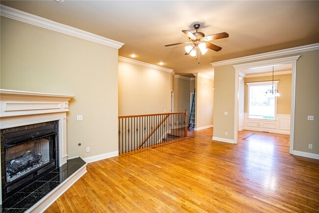 Photo - 605 Tunbridge Dr