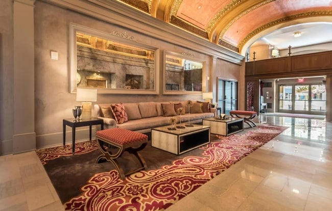 Lobby/Lounge - 51 N High St Unit 304