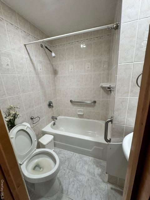 Photo - 173-11 Booth Memorial Ave