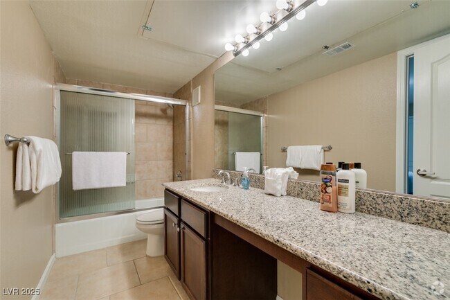 Building Photo - 668 Oakmont Ave Unit 1715 Rental