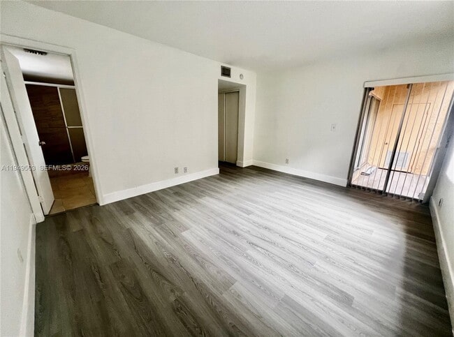 Photo - 9156 NW 40th St Unidad 105-1